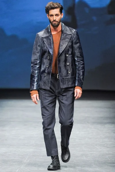 Look 11